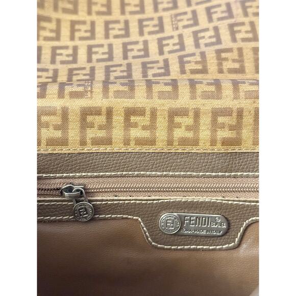 Vintage Fendi Crossbody - Picture 4 of 5